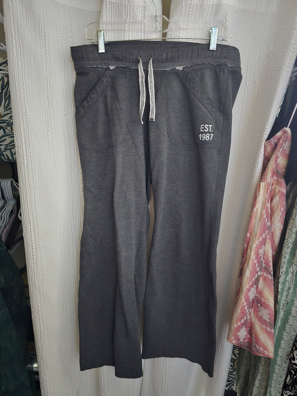 Mossimo Supply Co. Gray Drawstring Lounge Pants with EST. 1987 Print